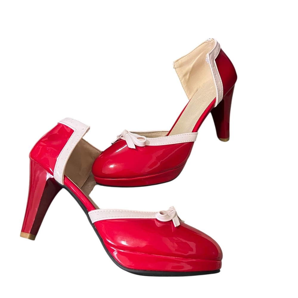 Italian Chic Red Patent Leather Heels
Size 11 4” heels